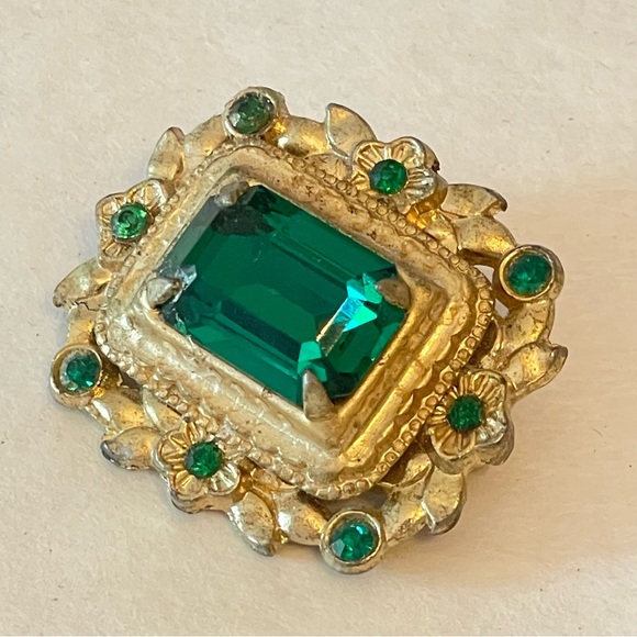 Vintage 1950s Coro Green Rhinestone Brooch Gold Tone Statement Victorian Style - Picture 2 of 11
